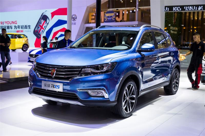 全新荣威950、荣威e950定义“高级轿车” 成都车展亮相售价16.88万起 互联网汽车上市一周年 系统升级带来颠覆式进化