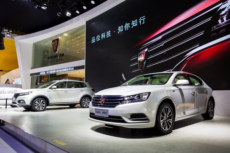 全新荣威950、荣威e950定义“高级轿车” 成都车展亮相售价16.88万起 互联网汽车上市一周年 系统升级带来颠覆式进化