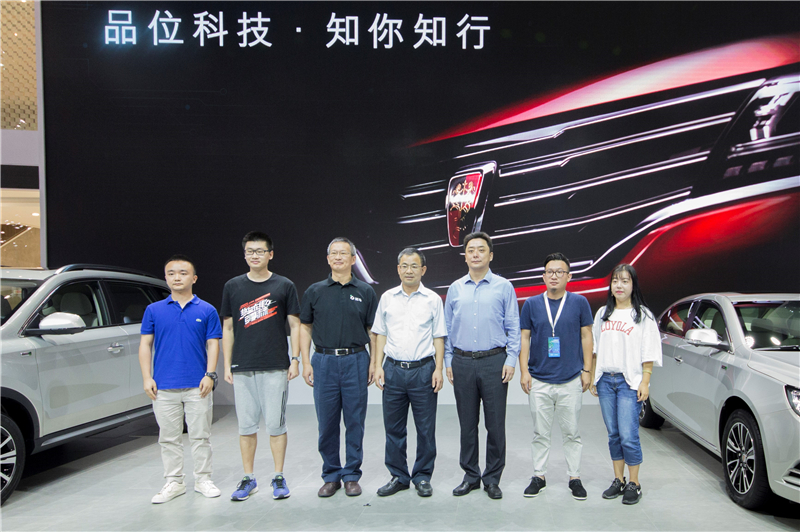 全新荣威950、荣威e950定义“高级轿车” 成都车展亮相售价16.88万起 互联网汽车上市一周年 系统升级带来颠覆式进化