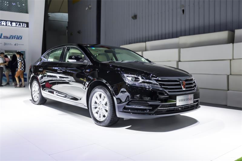 全新荣威950、荣威e950定义“高级轿车” 成都车展亮相售价16.88万起 互联网汽车上市一周年 系统升级带来颠覆式进化